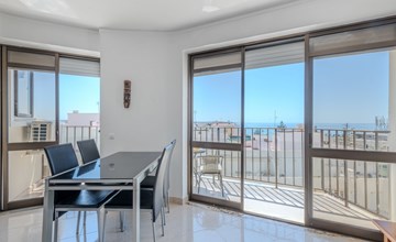 Excellent seafront & seaview 3