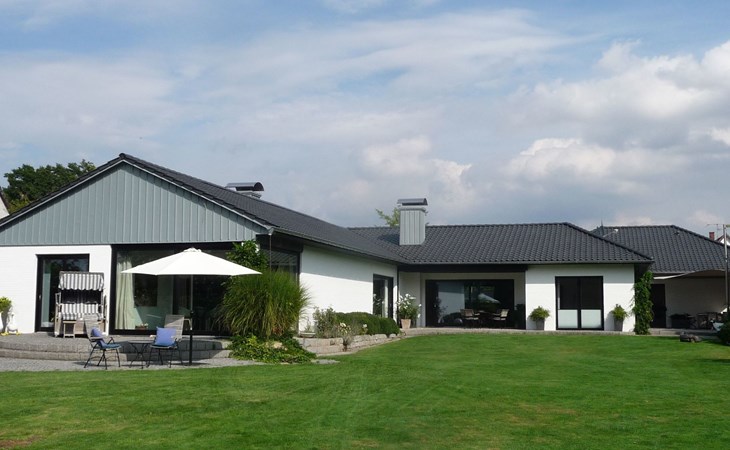 Großzügiges Haus mit traumhafter Gartenanlage 1