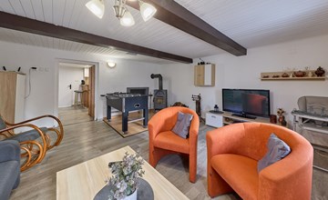 Leisure Lounge & Pool 2