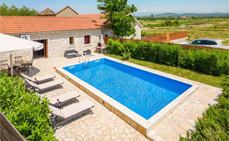 Gorgeous home in Lisane Tinjske 1