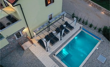 Villa Holiday Home Tos 2