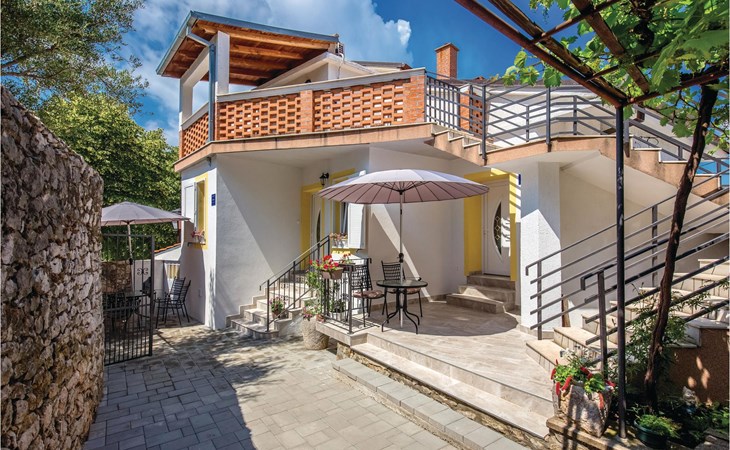 Awesome apartment in Novi Vinodolski 1