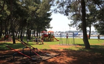 "Roza" mit Blick auf das Wasser 2