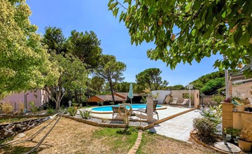 Amazing home in Tavel 2