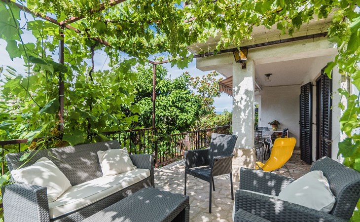 Schöne Erdgeschosswohnung mit Sonnenterrasse 1