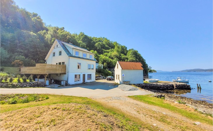 Nice home in Fitjar with house sea view 1