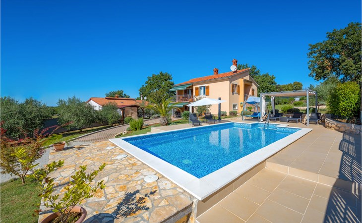 Awesome home in Radmani with WiFi 1