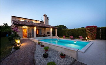 3 bedroom beautiful home in Tinjan 3