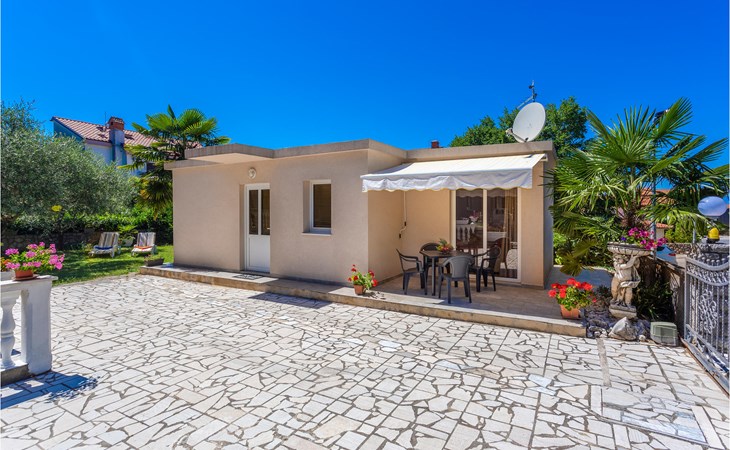 Beautiful home in Malinska with kitchen 1