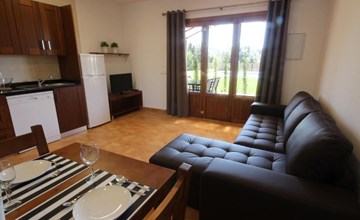 Wohnung mit Pool, Garten, Terrasse und Grill 2