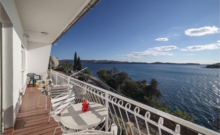 Lovely apartment in Brodarica with WiFi 1
