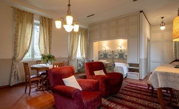 Mit Garten und Schwimmbad in den Hügeln der Marken. 3