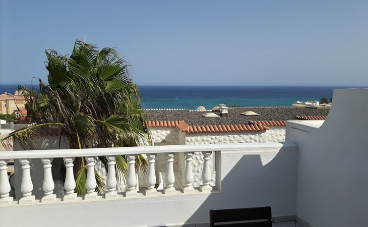 Iwona mit Meerblick 1