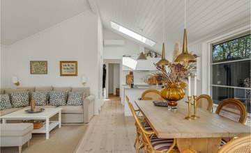 Nice home in Dronningmølle with WiFi 3