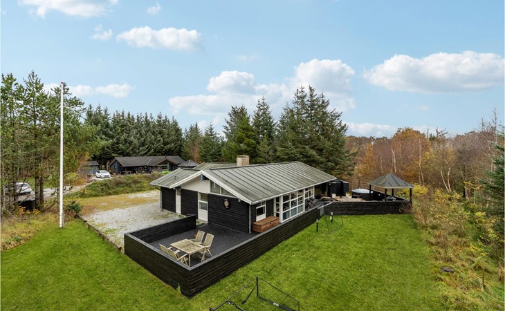 Cozy home in ålbæk with kitchen 1
