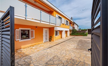 3 bedroom gorgeous home in Pridraga 3