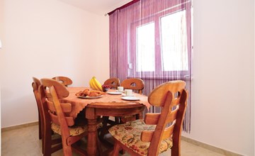 2 bedroom pet friendly apartment in Nin 3