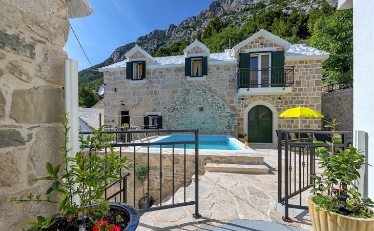 Amazing home in Baska Voda 1