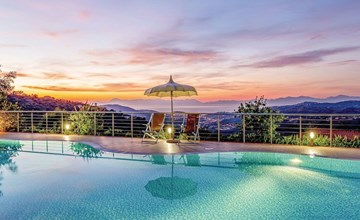 mit Aussicht und Pool 2