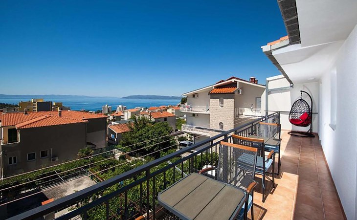 Nice apartment in Makarska with house sea view 1