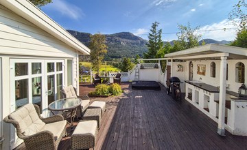 Stunning home in Vikebygd with house a mountain view 2