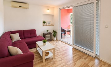 6 bedroom pet friendly apartment in Vrgorac 2