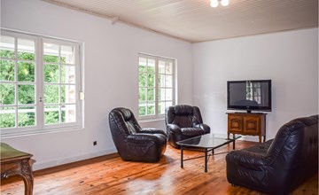 3 bedroom stunning home in Langoat 2