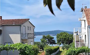 Nice apartment in Sveti Filip i Jakov 3