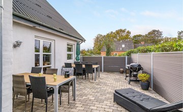 5 bedroom nice home in Hadsund 2