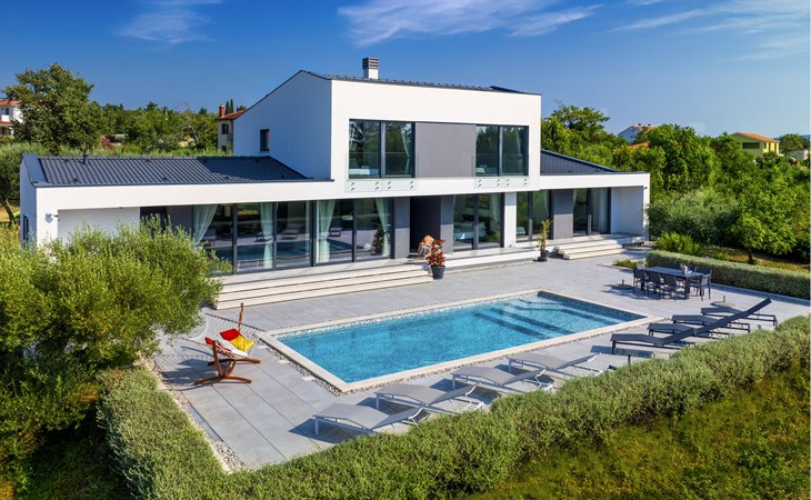 4 bedroom stunning home in Rakalj 1