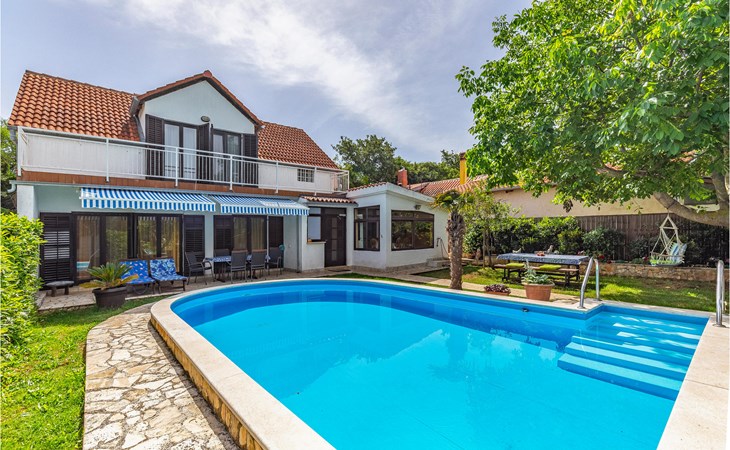 Amazing home in Liznjan with kitchen 1