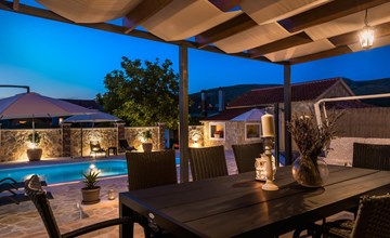 Awesome home in Danilo 2