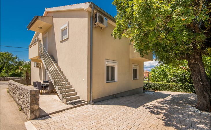 Cozy apartment in Malinska Dubasnica 1