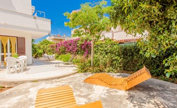 Villa 'Irene' mit Garten, Terrasse und Grill 3