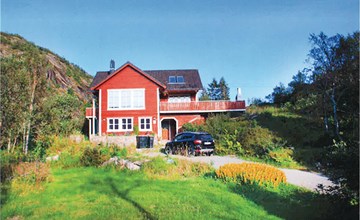 Awesome home in Svolvær with WiFi 3