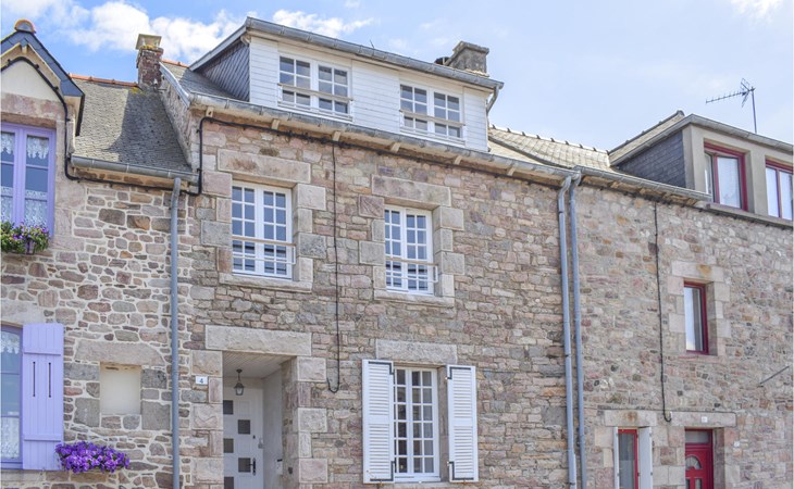 Pet friendly home in Erquy with WiFi 1