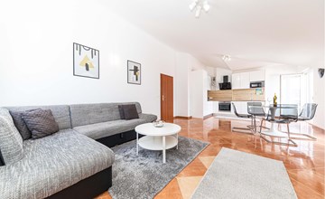 Awesome apartment in Okrug Gornji 3