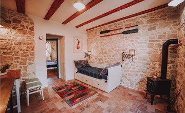 Stunning home in Preko with kitchen 2