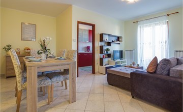 Amazing apartment in Porec with kitchen 2