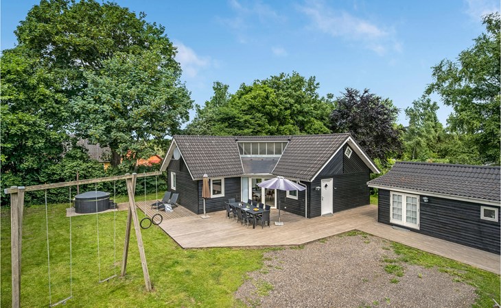 Awesome home in Fårvang with sauna 1