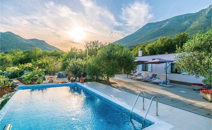 Lovely home in Vrgorac 1