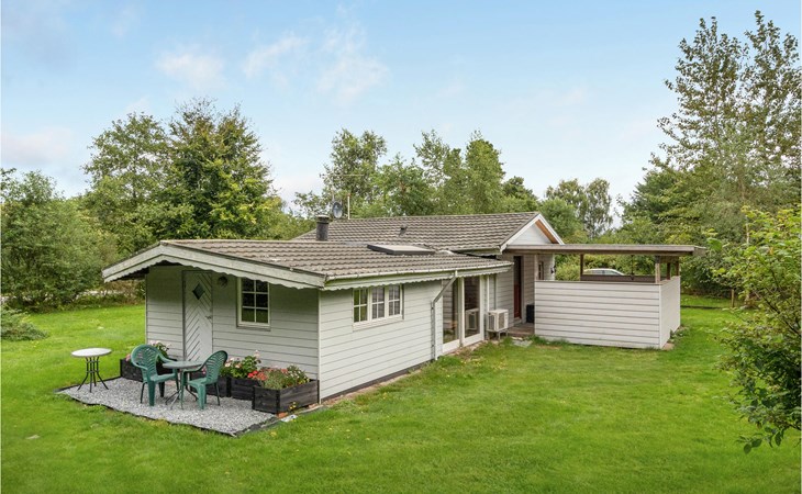 2 bedroom lovely home in Oksbøl 1