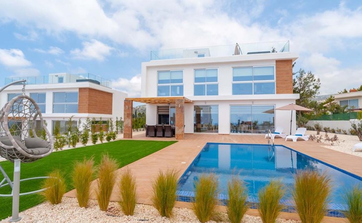 Luxuriöse Villa mit 4 Schlafzimmern, privatem Pool und Whirlpool 1