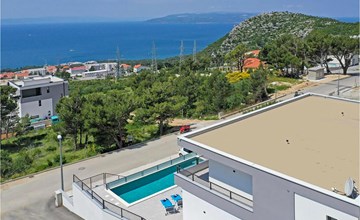 3 bedroom awesome home in Makarska 2