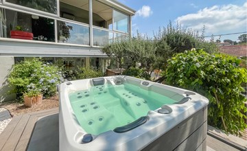 Villa piscine et jacuzzi 2