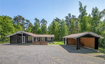 Nice home in Aakirkeby with sauna 2