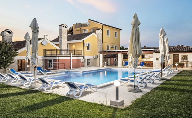 Villa Suzanne in Banjole: Luxury holiday home for 16 people in Istria 1