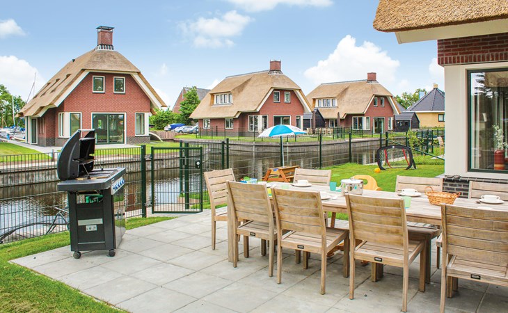 5 bedroom nice home in Idskenhuizen 1