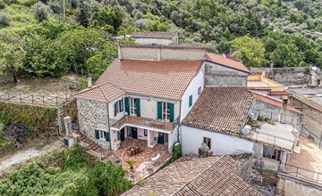 2 bedroom gorgeous apartment in Laureana Cilento 2