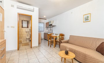 Gorgeous apartment in Krk with WiFi 3